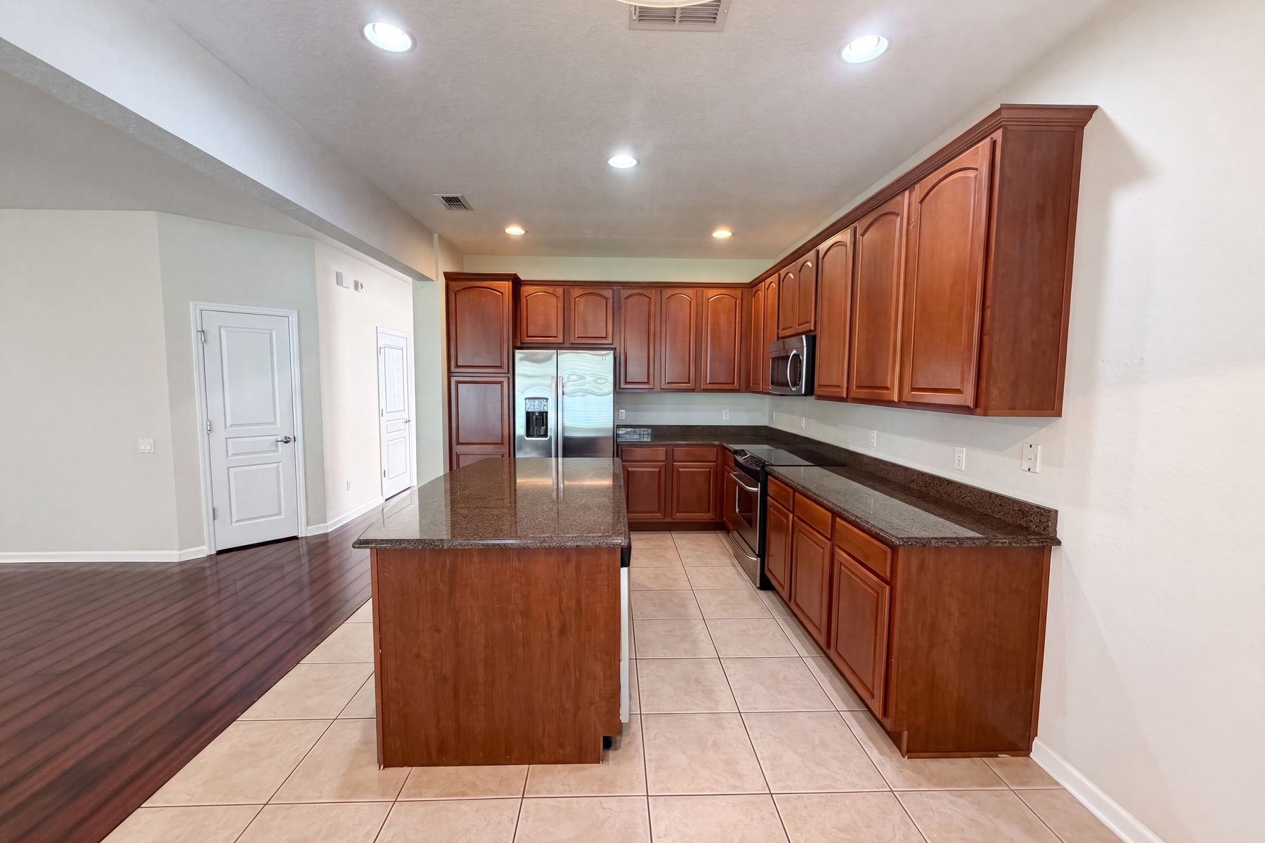 Photo 2 of 36 of 13228 Roskin Ln, Windermere, FL
