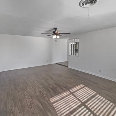 Property photo 3 of 1105 E 17th St
