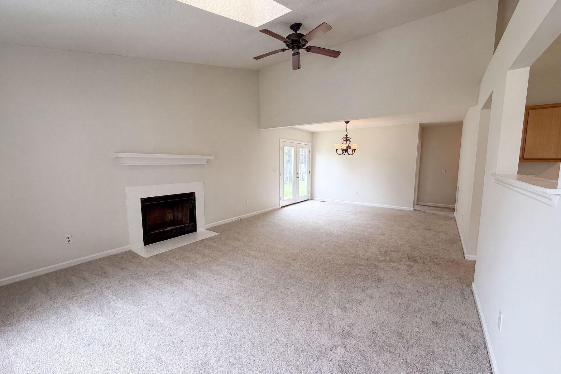 Property photo 3 of 204 N Crossing Dr