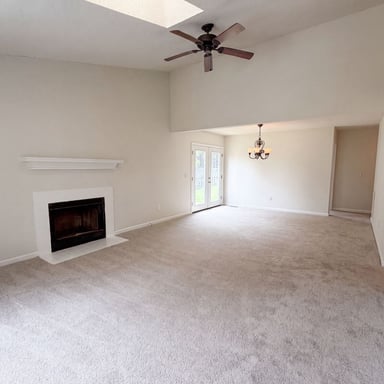 Property photo 3 of 204 N Crossing Dr