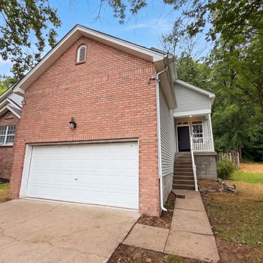 Property photo 1 of 4046 Farmingham Woods Dr