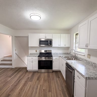 Property photo 2 of 508 Bromley Ln
