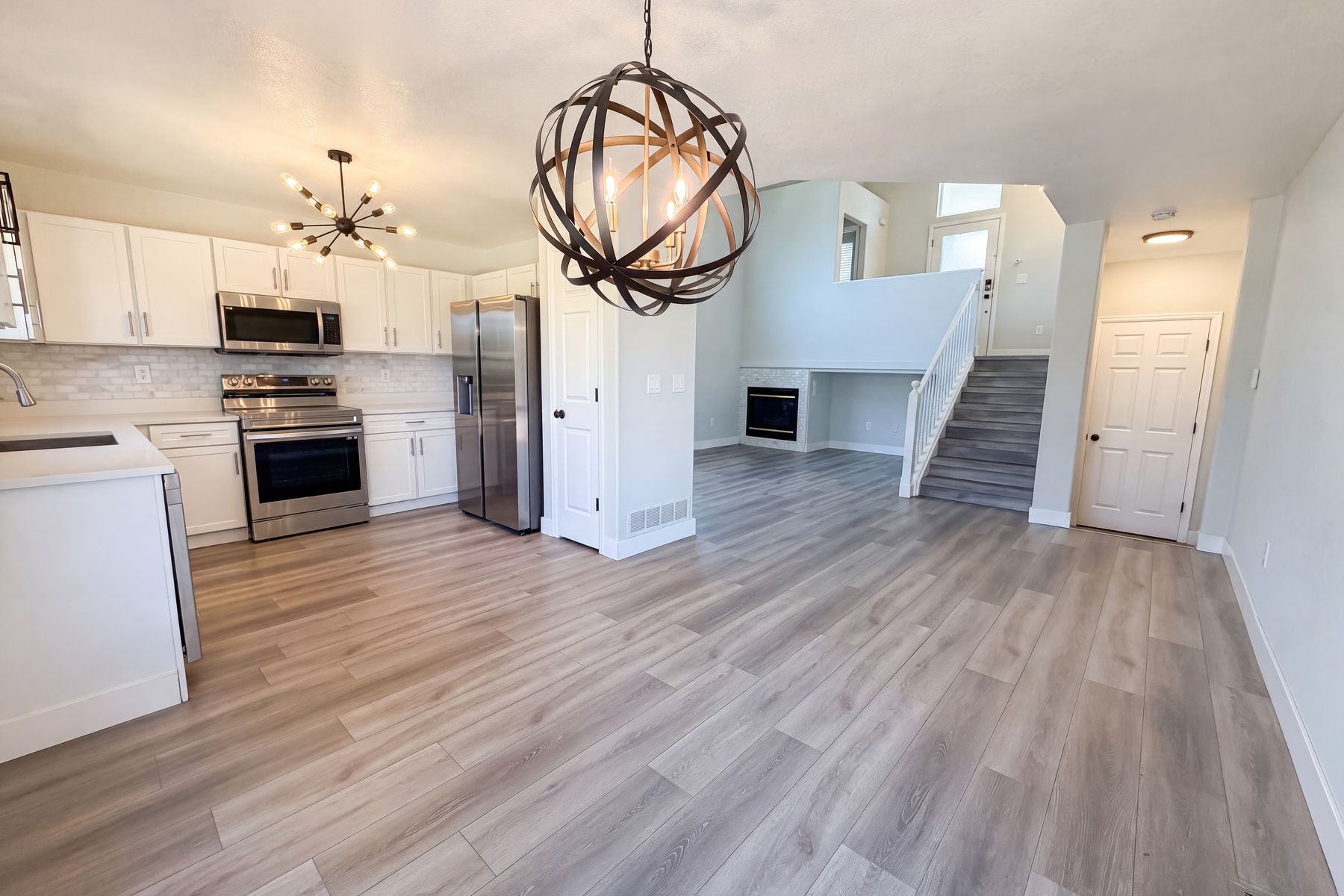 Photo 2 of 23 of 9379 W Ute Dr, Littleton, CO