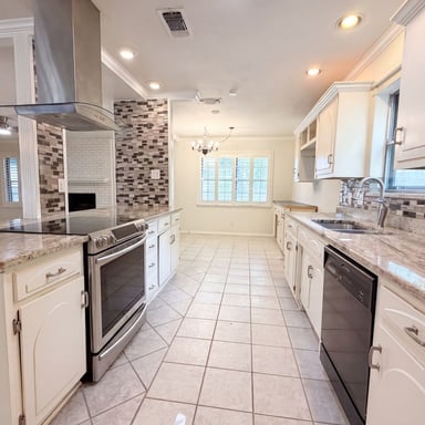 Property photo 2 of 326 De Soto Dr