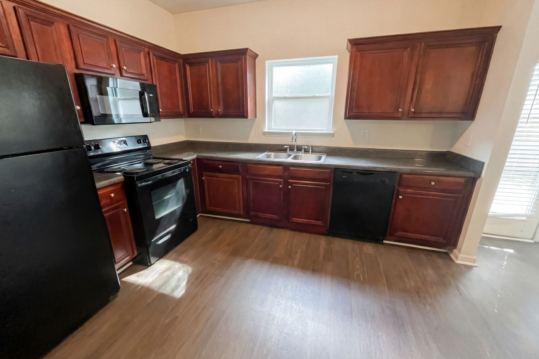 Photo 2 of 22 of 1630 Tigris Ct, Atlanta, GA