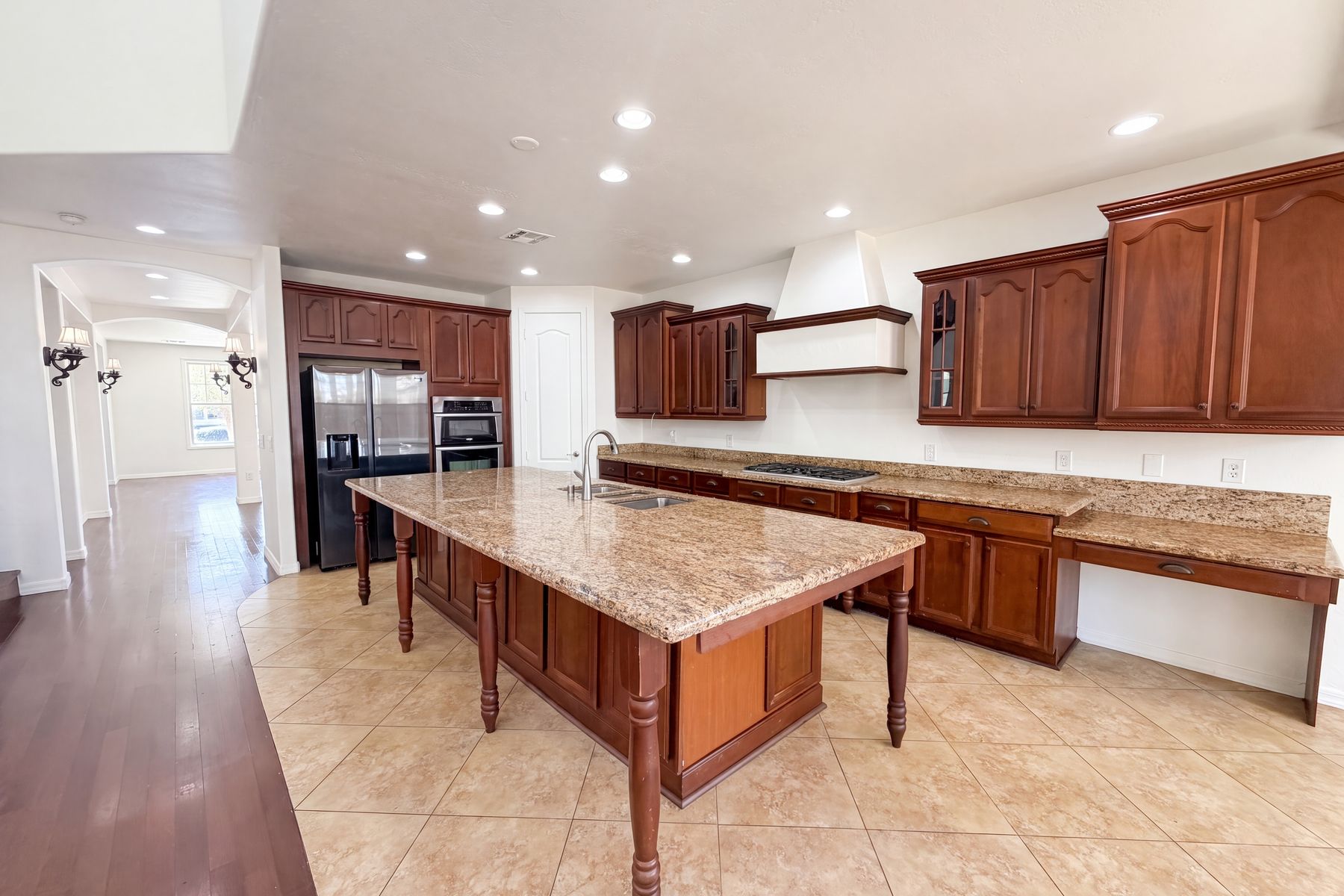 Photo 2 of 46 of 4118 W Saint Anne Ave, Phoenix, AZ