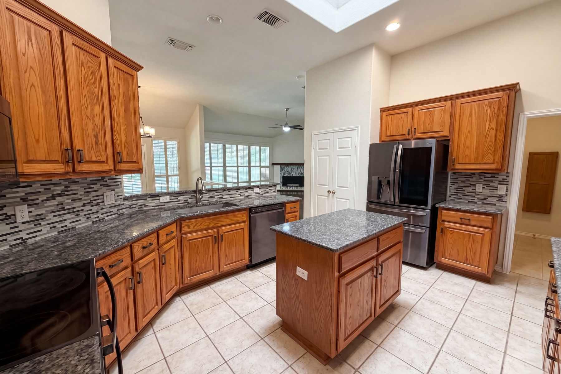 Photo 2 of 24 of 117 Brentwood Dr, Georgetown, TX