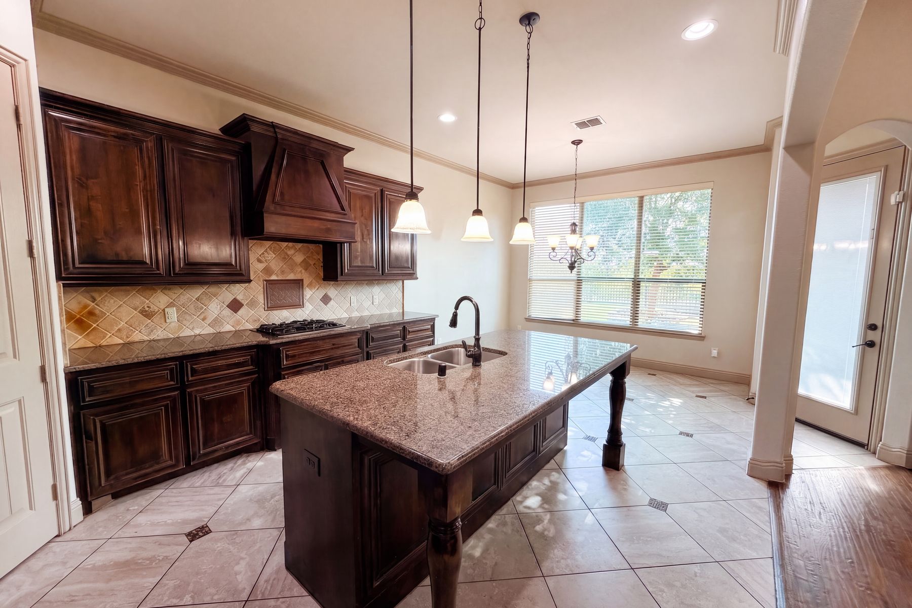 Photo 2 of 32 of 1502 Northwood Dr, Wylie, TX