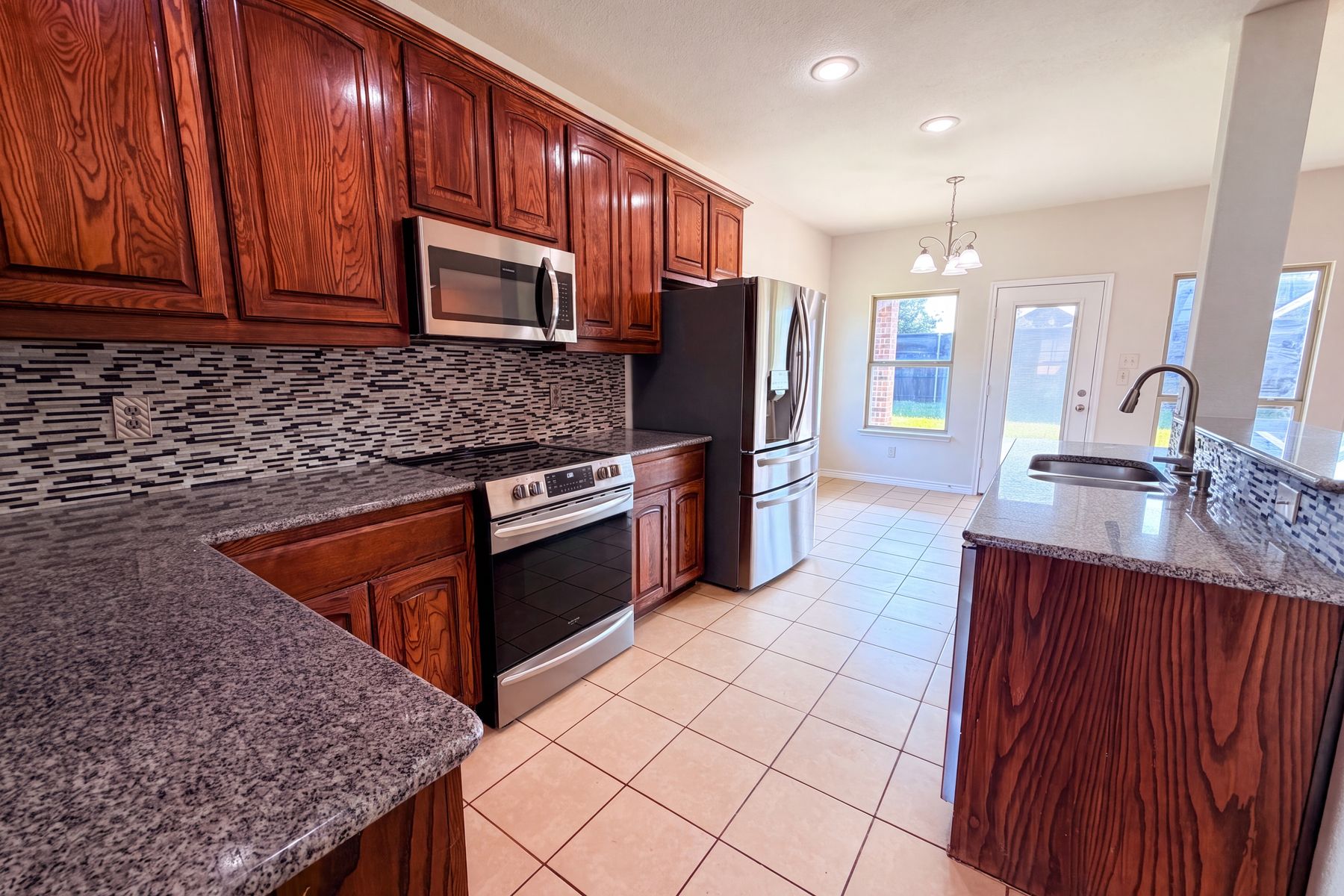 Photo 2 of 22 of 1217 Maverick Ln, Royse City, TX