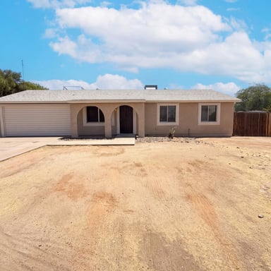 Property photo 1 of 2831 N 70th Dr