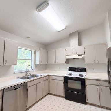 Property photo 2 of 17956 SW 25th Avenue Rd