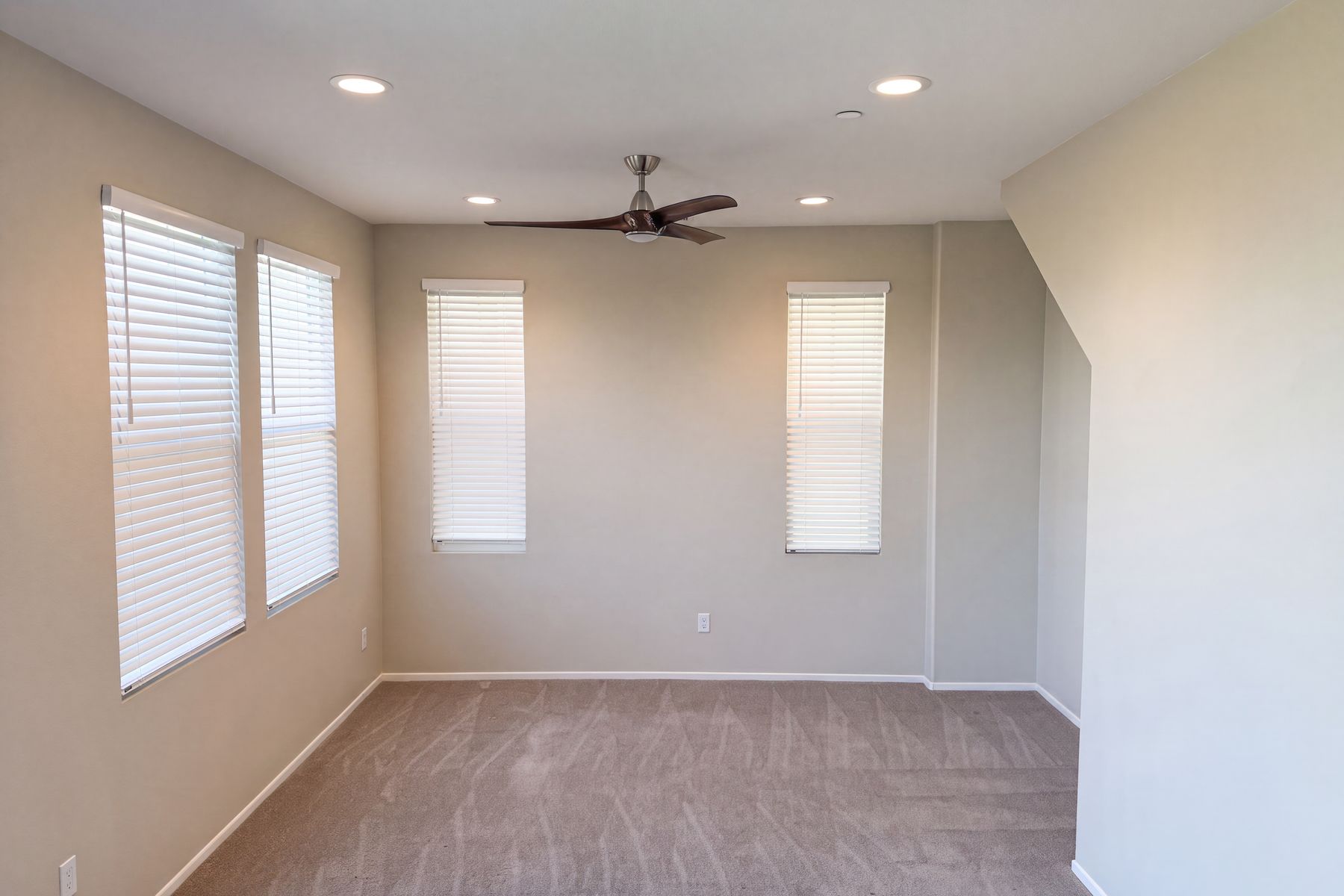 Property photo 3 of 3885 Iron Mountain Cir