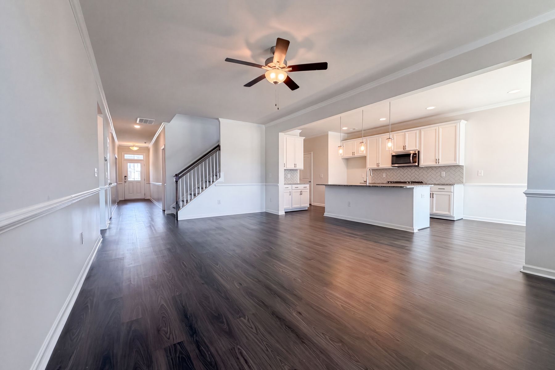 Property photo 3 of 119 E Caxton Ct
