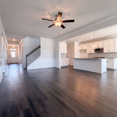 Property photo 3 of 119 E Caxton Ct