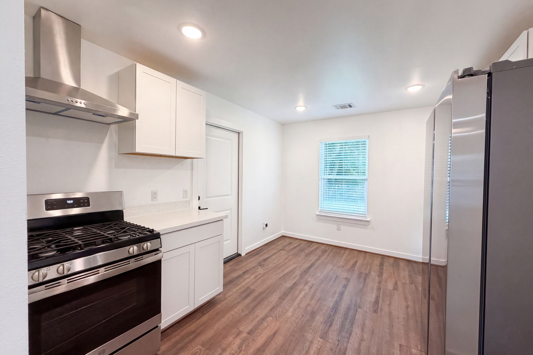 Photo 2 of 17 of 3457 Mainer St, Houston, TX