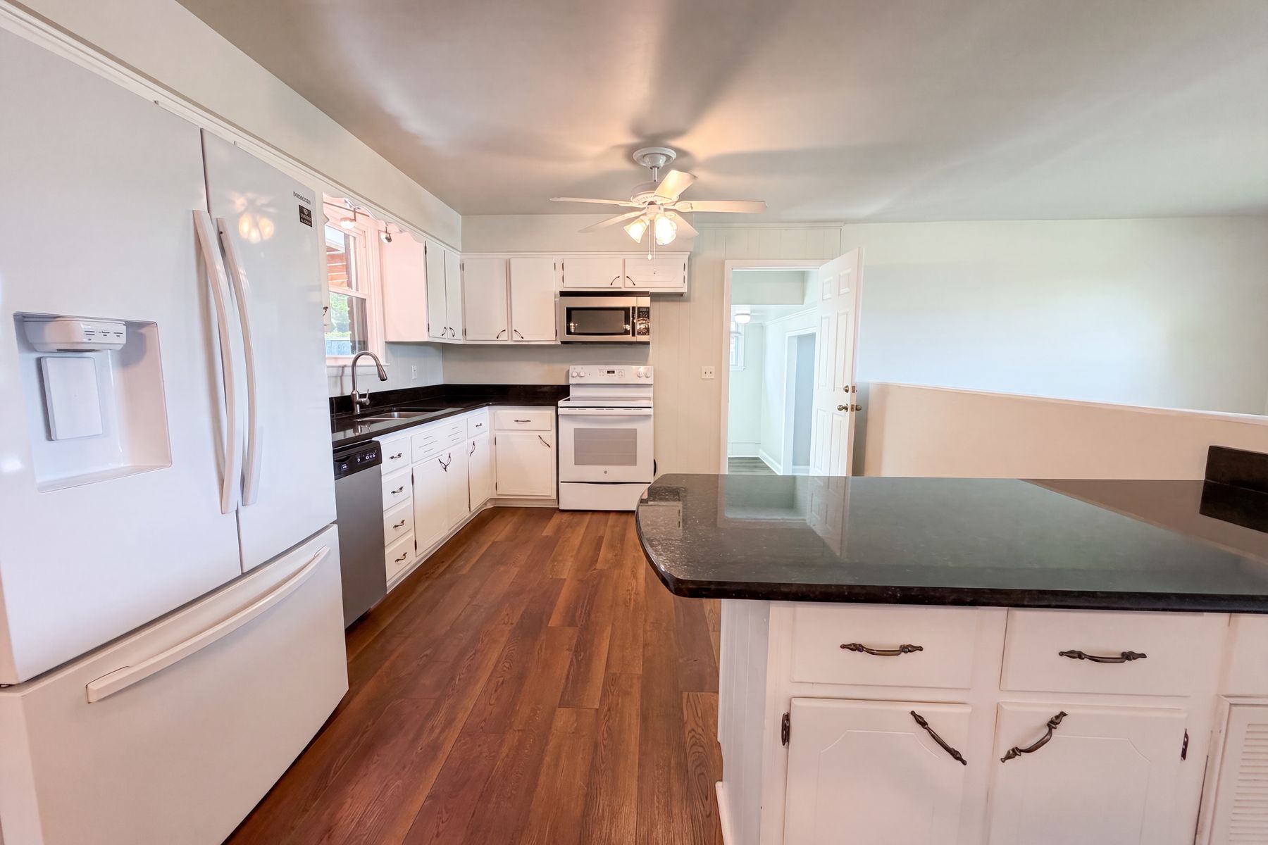 Photo 2 of 17 of 213 Bonnaridge Dr, Hermitage, TN