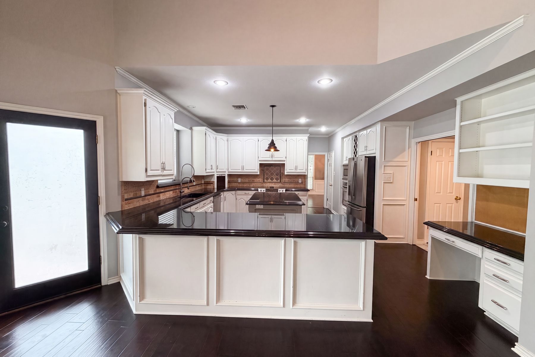 Photo 2 of 26 of 2717 Wickersham Dr, Temple, TX
