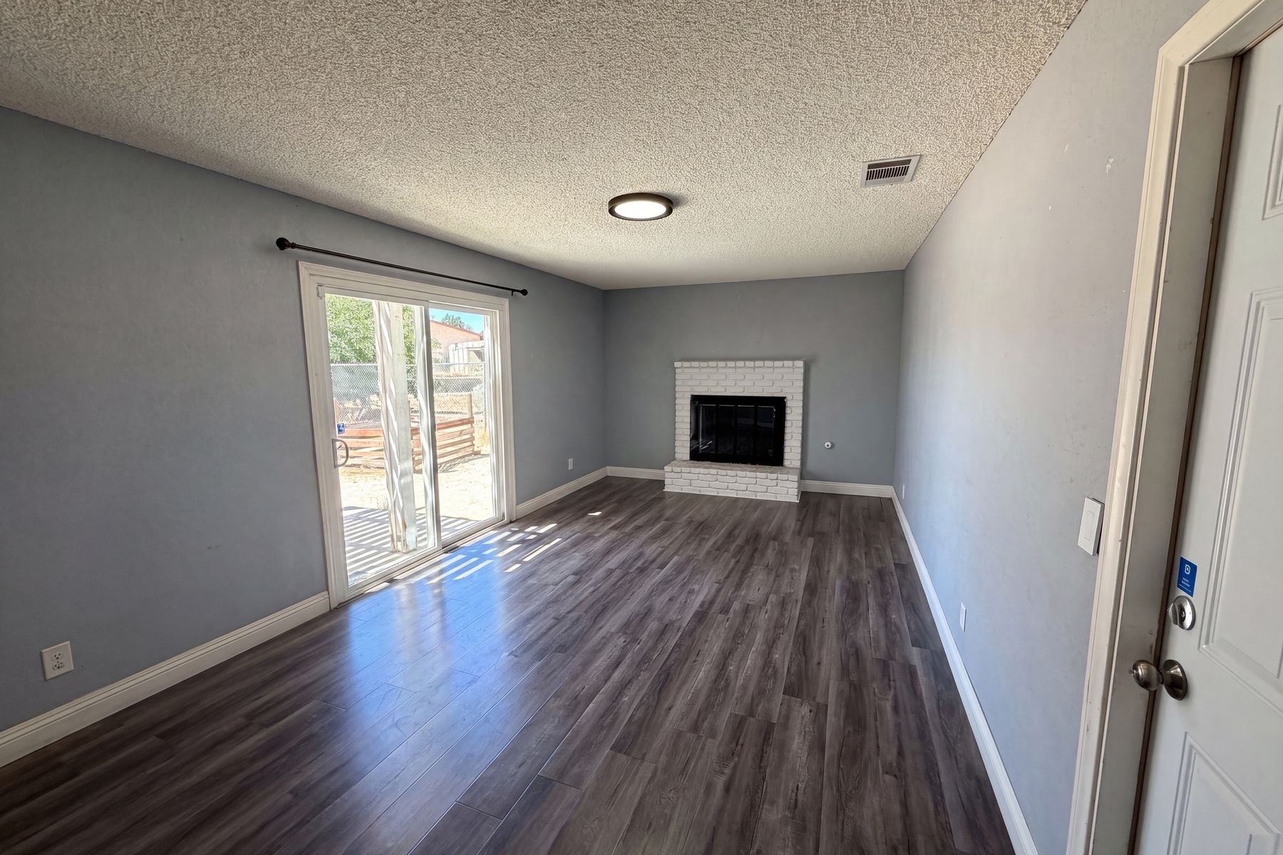 Property photo 3 of 15929 La Verida Dr