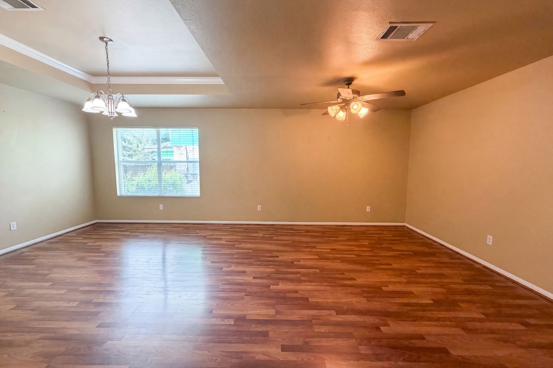 Property photo 3 of 5313 Southern Crossing Dr
