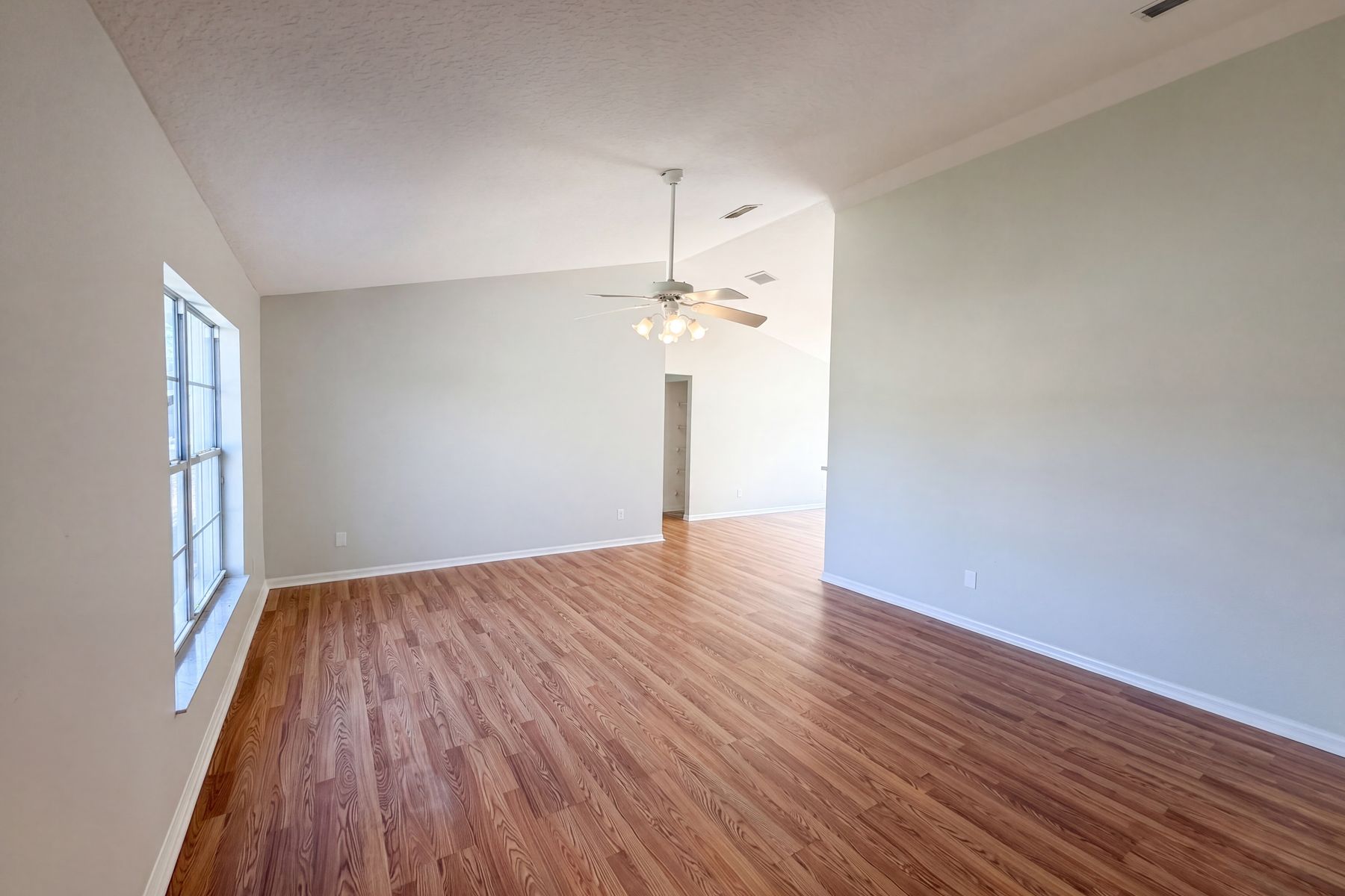 Property photo 3 of 17052 SW 39th Cir