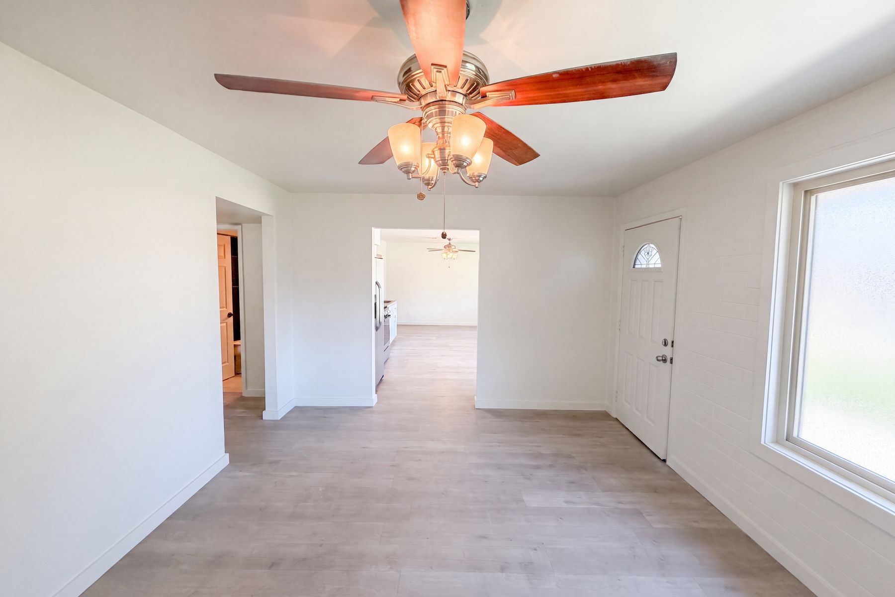 Property photo 3 of 2027 W Corrine Dr