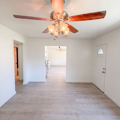 Property photo 3 of 2027 W Corrine Dr