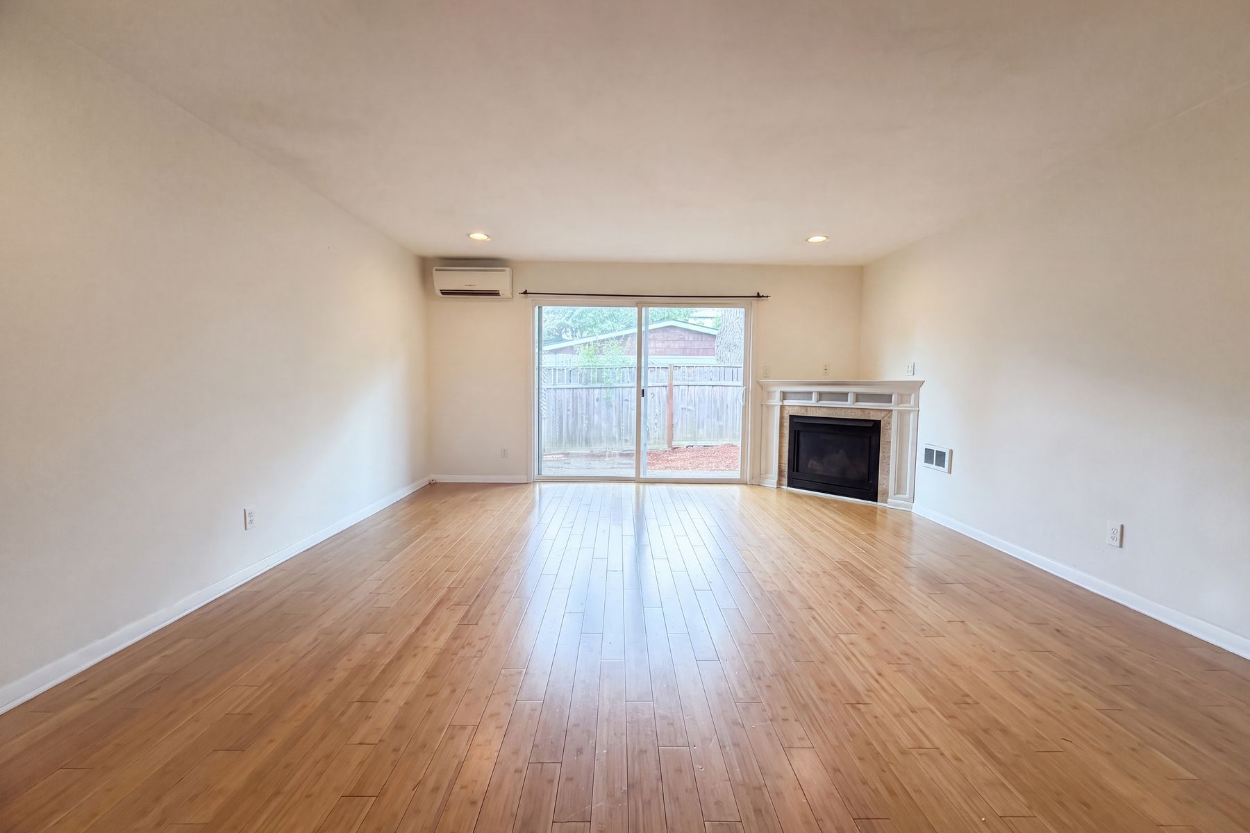 Property photo 3 of 122 SE 73rd Ave