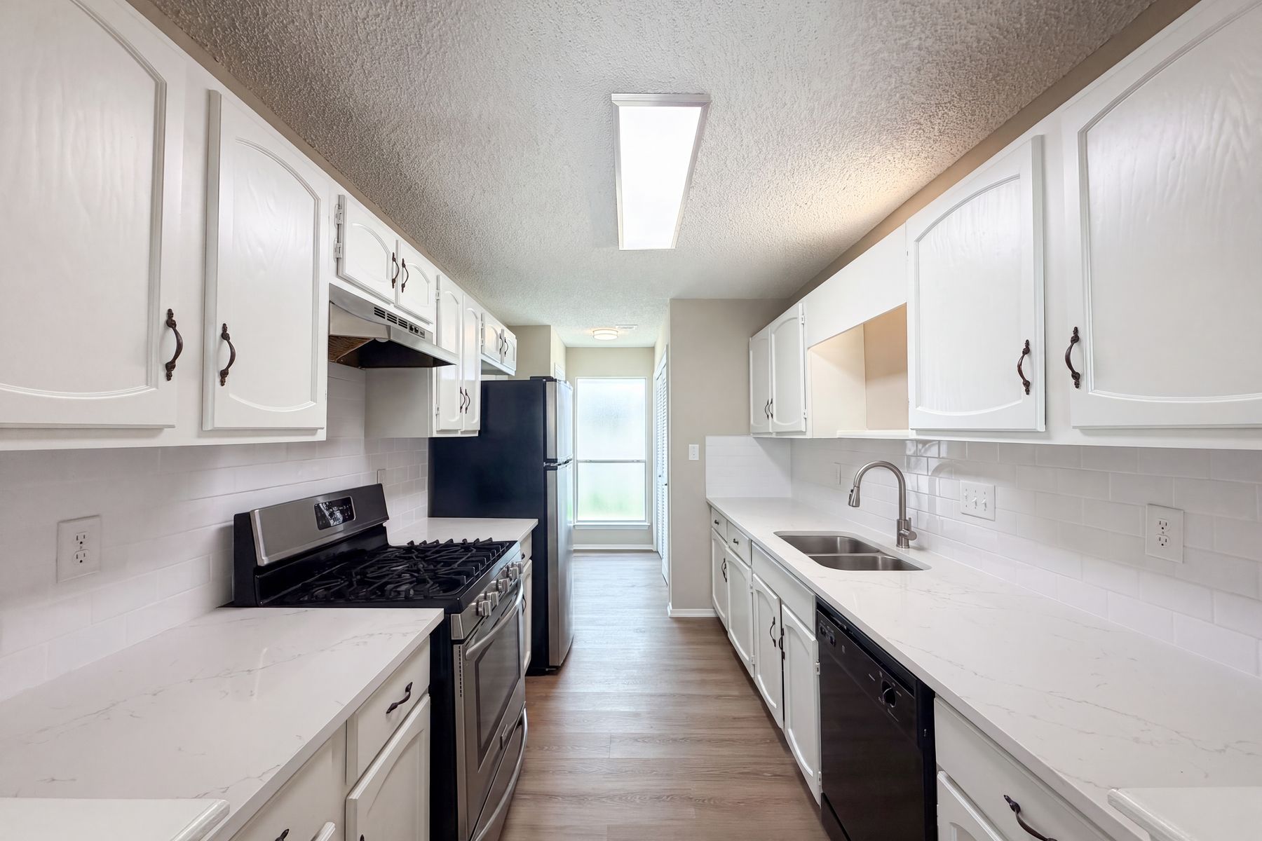 Photo 2 of 17 of 5602 Briarwood Forest Dr, Houston, TX