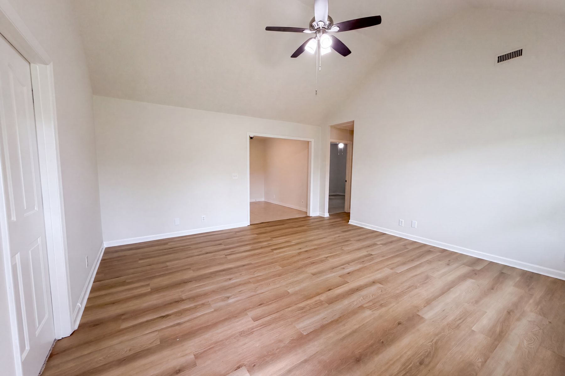 Property photo 3 of 7502 Lone Eagle Dr