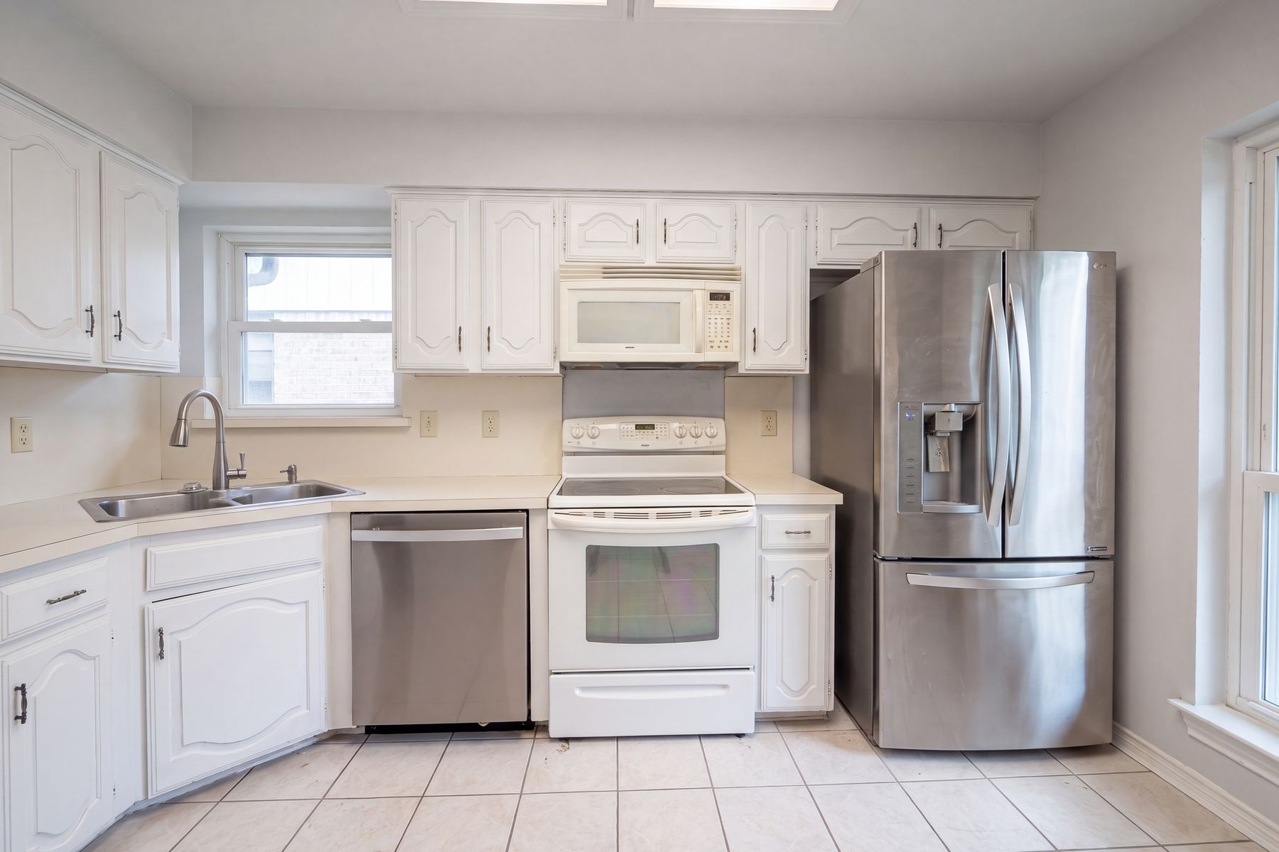 Photo 2 of 21 of 2604 Leo Dr, Garland, TX