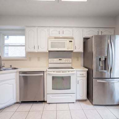 Property photo 2 of 2604 Leo Dr