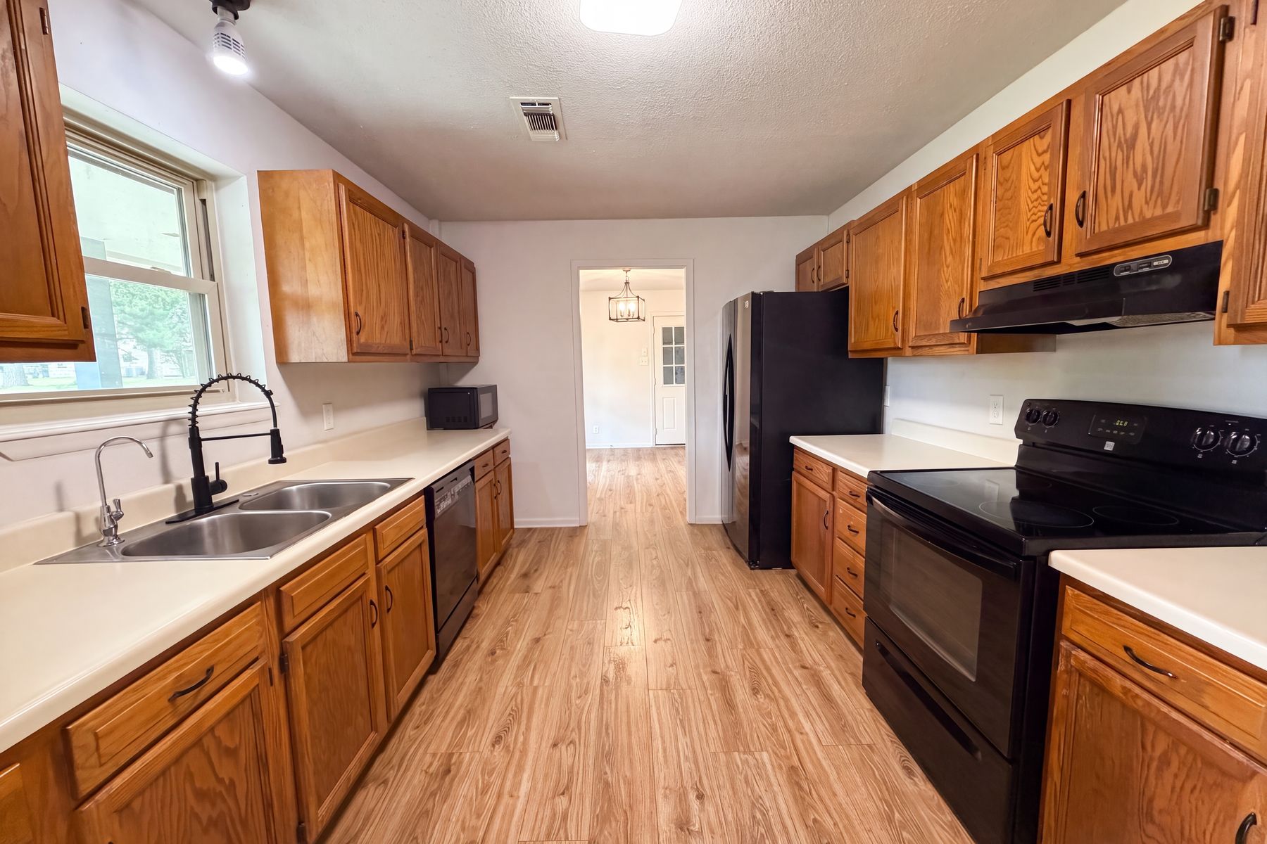 Photo 2 of 15 of 5204 Camino Dos Lagos Dr, Sherman, TX