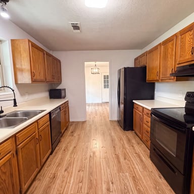 Property photo 2 of 5204 Camino Dos Lagos Dr