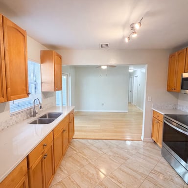 Property photo 2 of 8283 86th Ave
