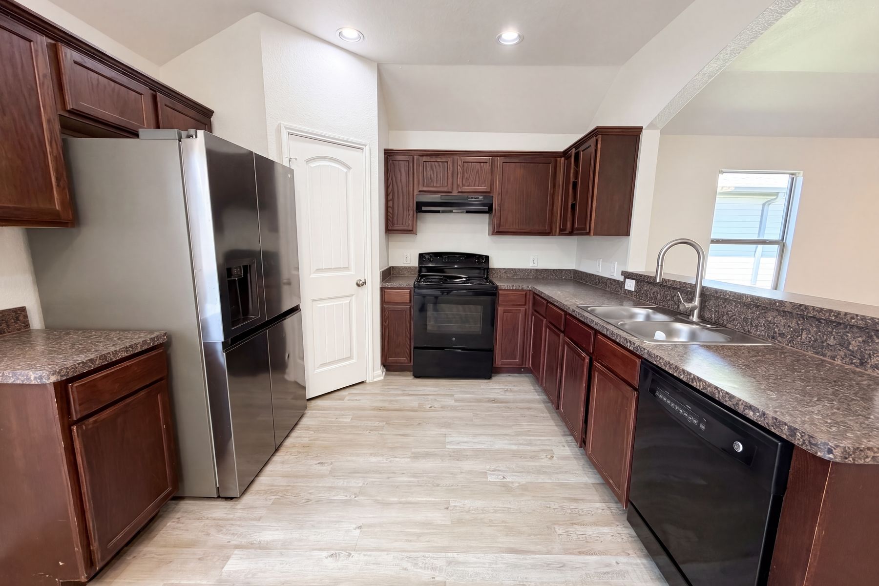 Photo 2 of 18 of 2824 Saint Bernard Dr, Dallas, TX