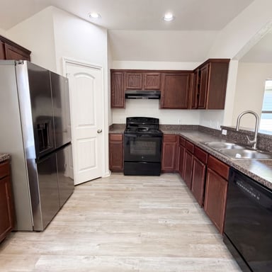 Property photo 2 of 2824 Saint Bernard Dr