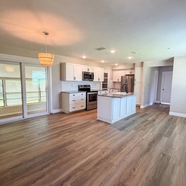 Property photo 2 of 1521 W River Shore Way