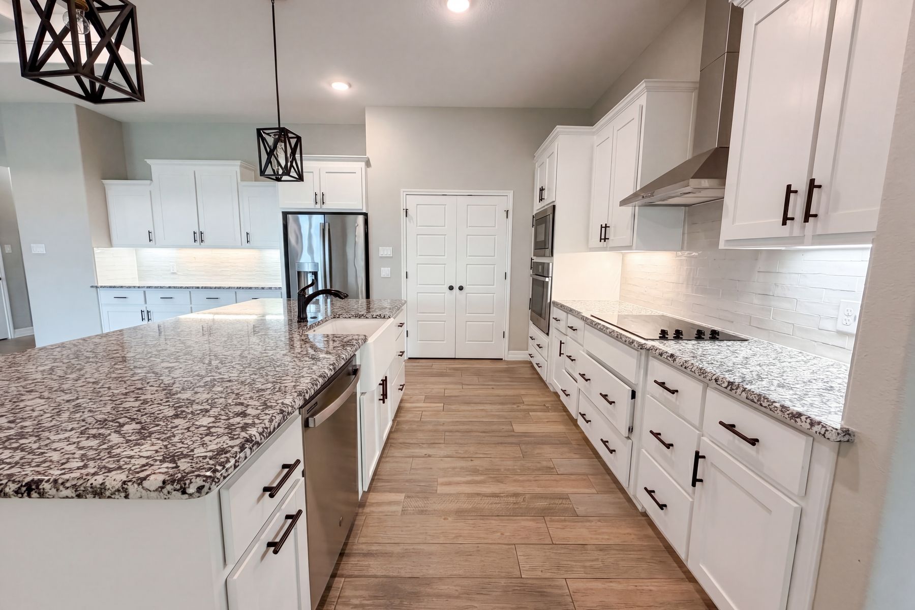 Photo 2 of 21 of 6112 Wye Oak Dr, Salado, TX