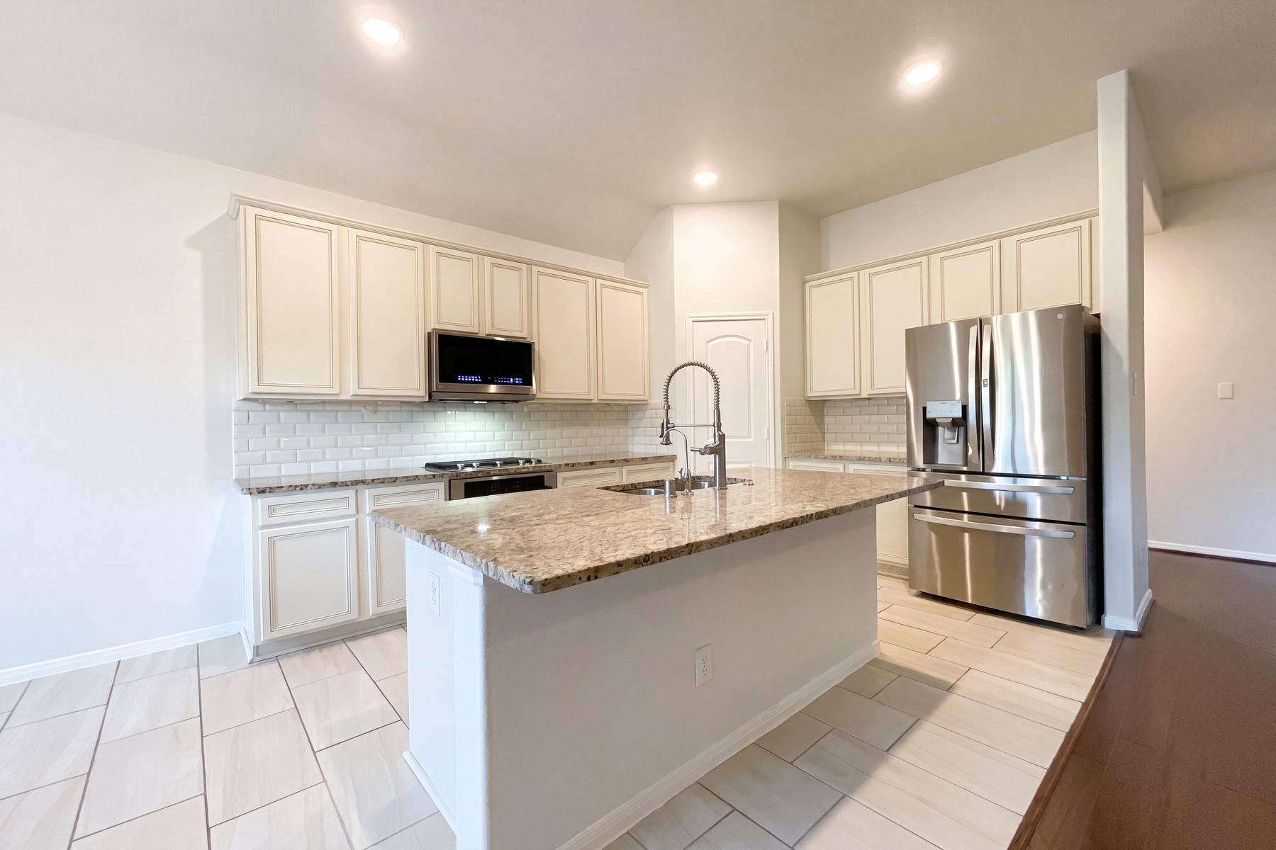 Photo 2 of 19 of 21205 Timber Bluff Ln, Porter, TX