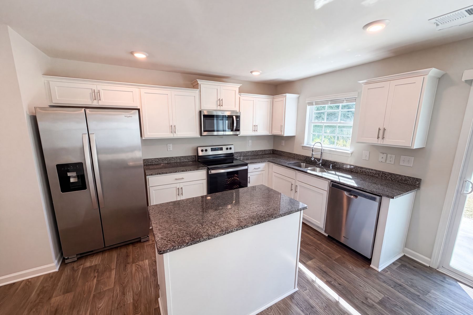Photo 2 of 26 of 2014 Tarzi Ln, Charlotte, NC