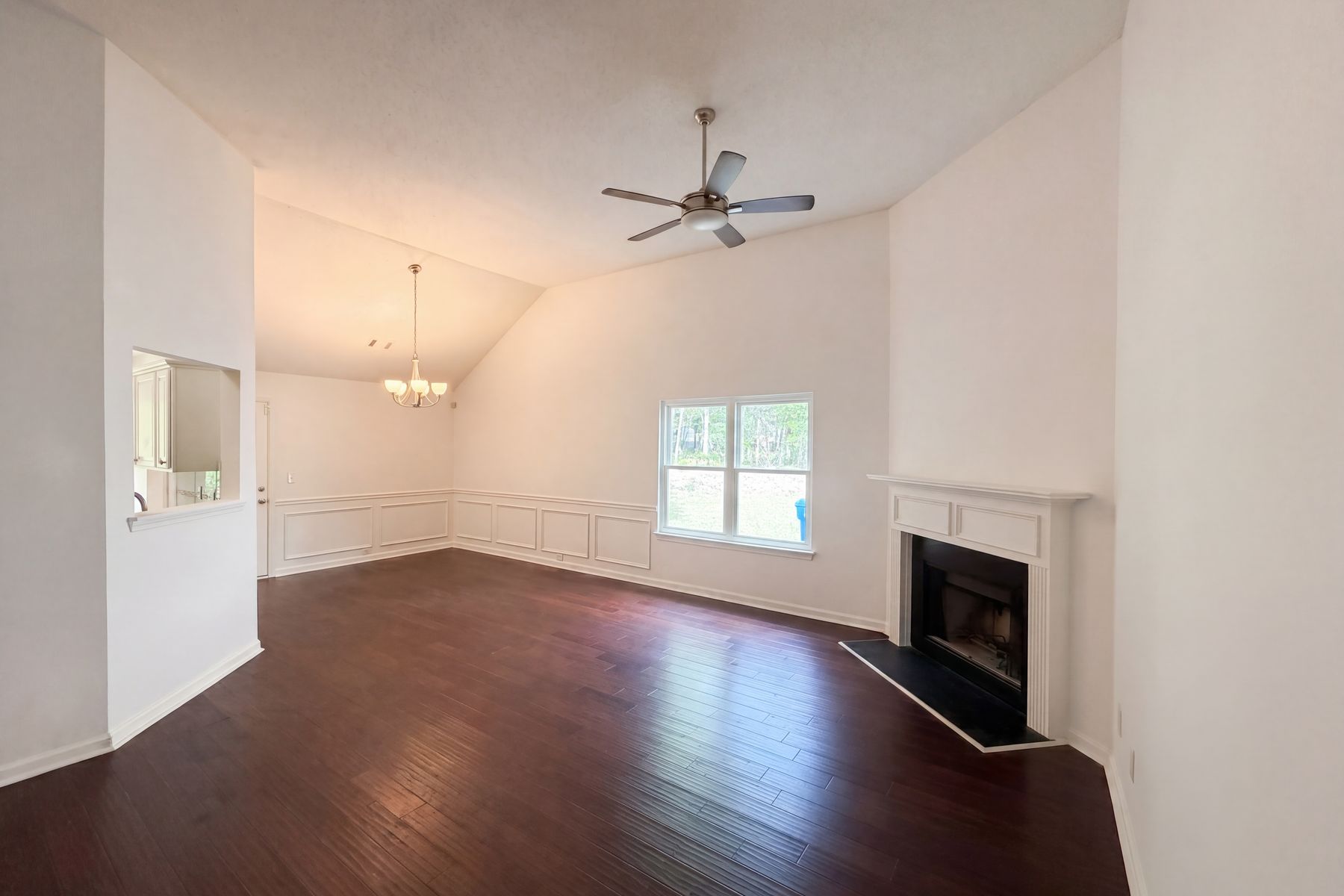 Property photo 3 of 345 Espana St