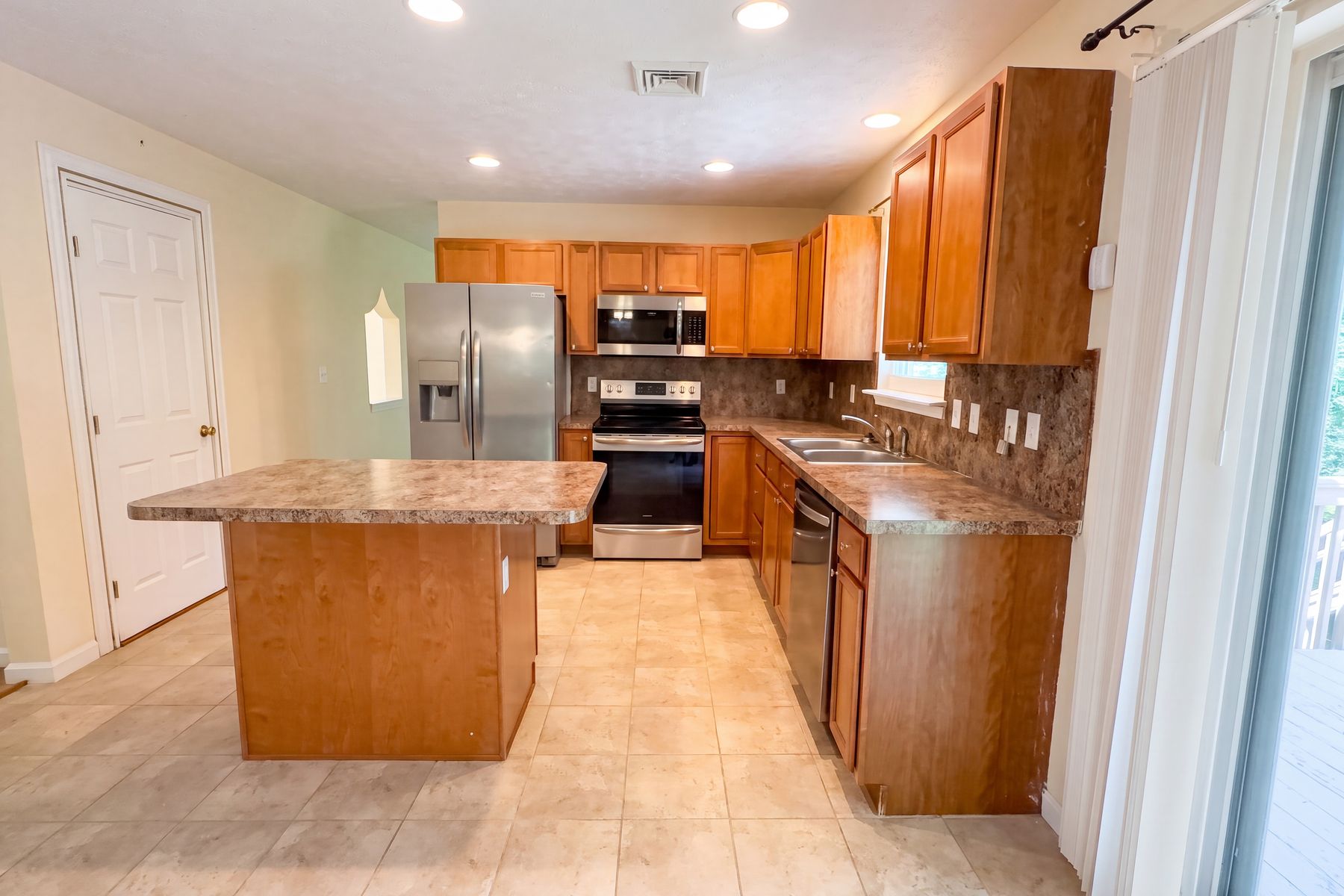 Photo 2 of 34 of 814 Clearview Dr, Long Pond, PA