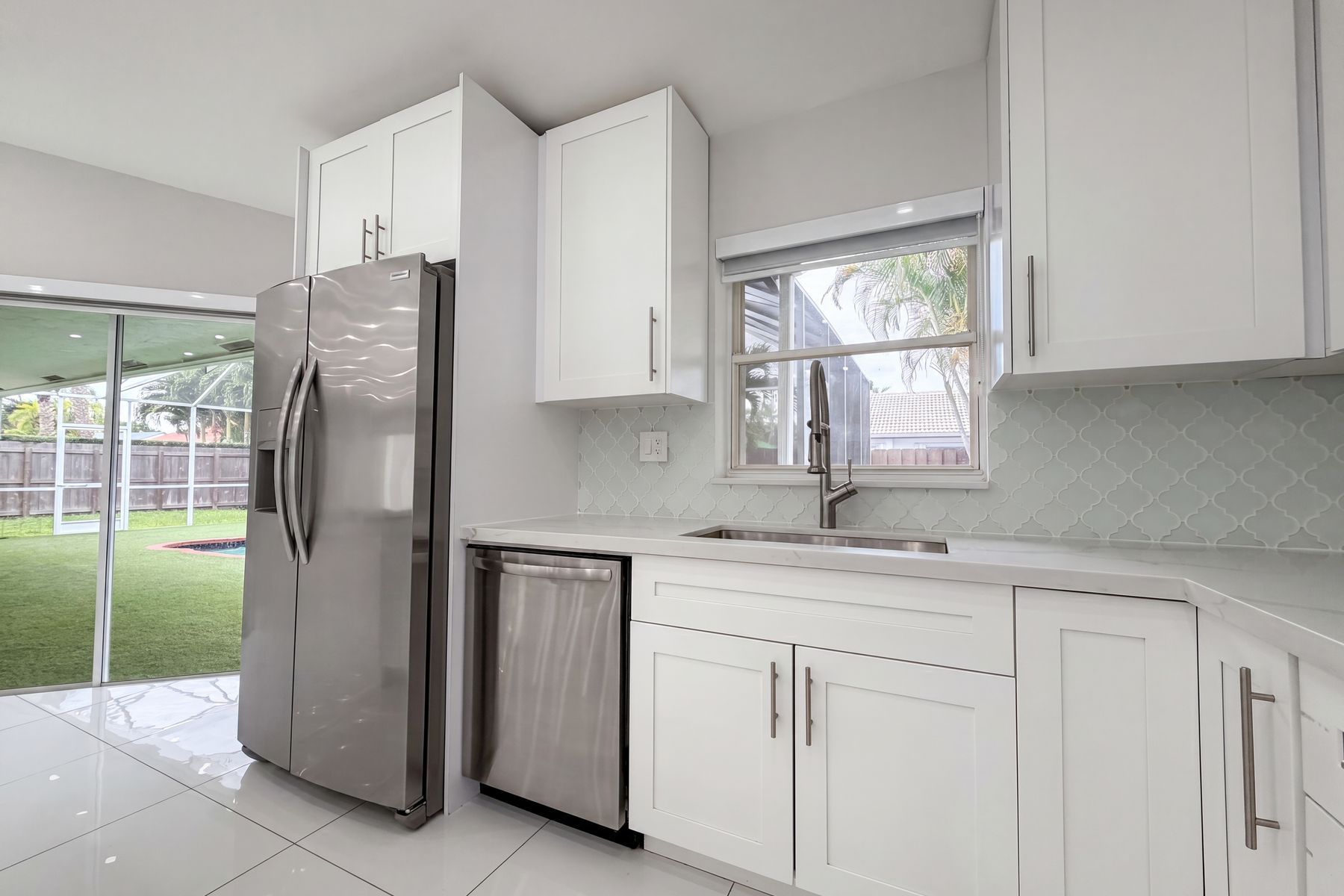 Photo 2 of 25 of 16571 SW 145th Ave, Miami, FL
