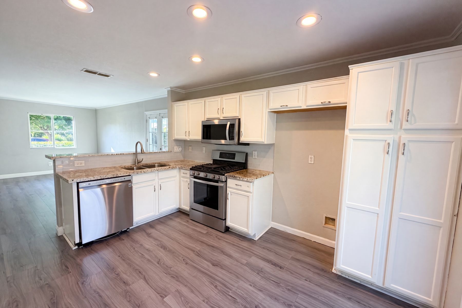 Photo 2 of 22 of 4319 Monhegan Way, Mather, CA