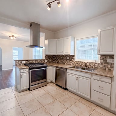 Property photo 2 of 1773 Sylvan Rd SW