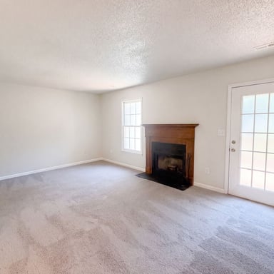 Property photo 3 of 102 Old Maple Ln