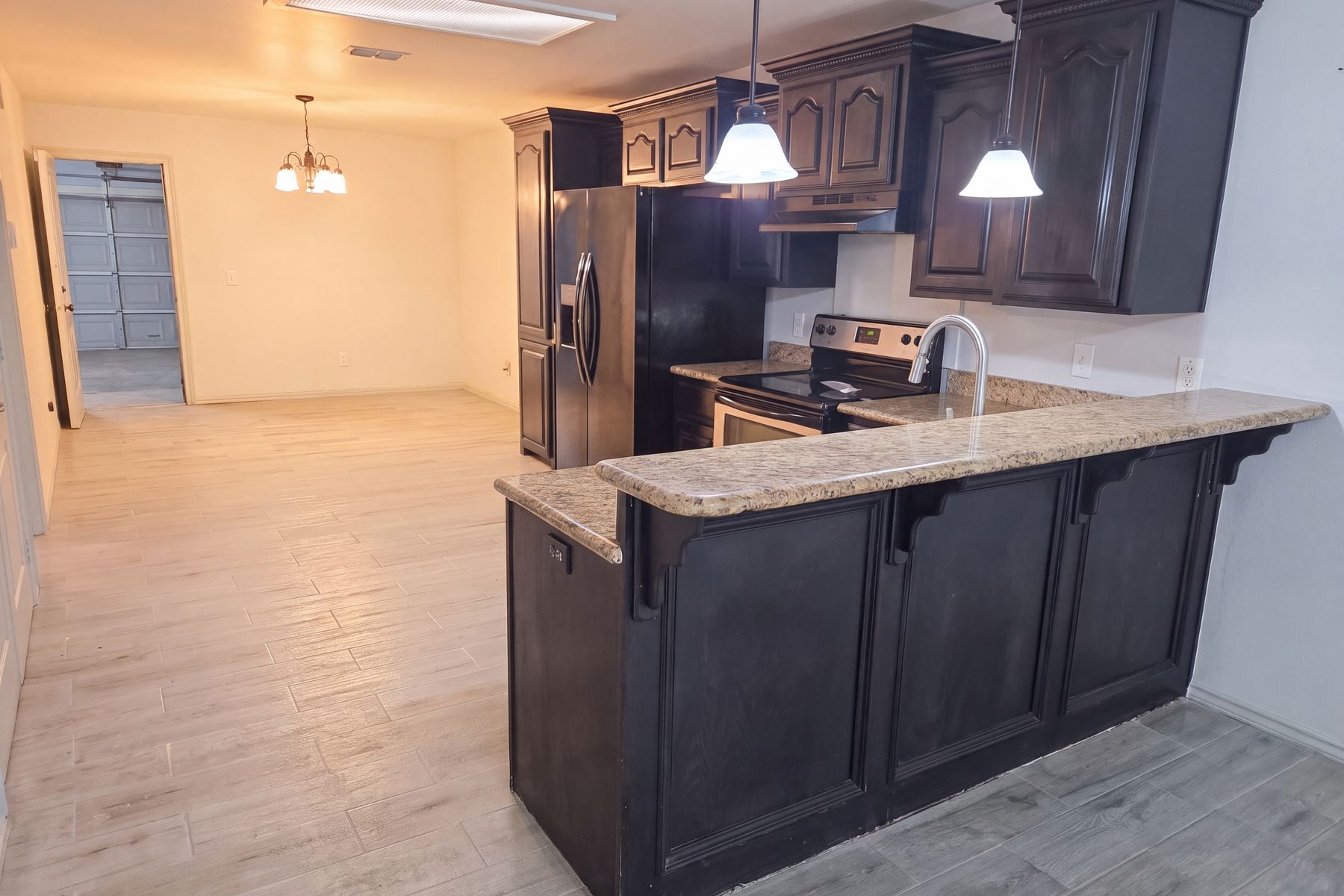 Photo 2 of 26 of 2116 S 6th St, McAllen, TX