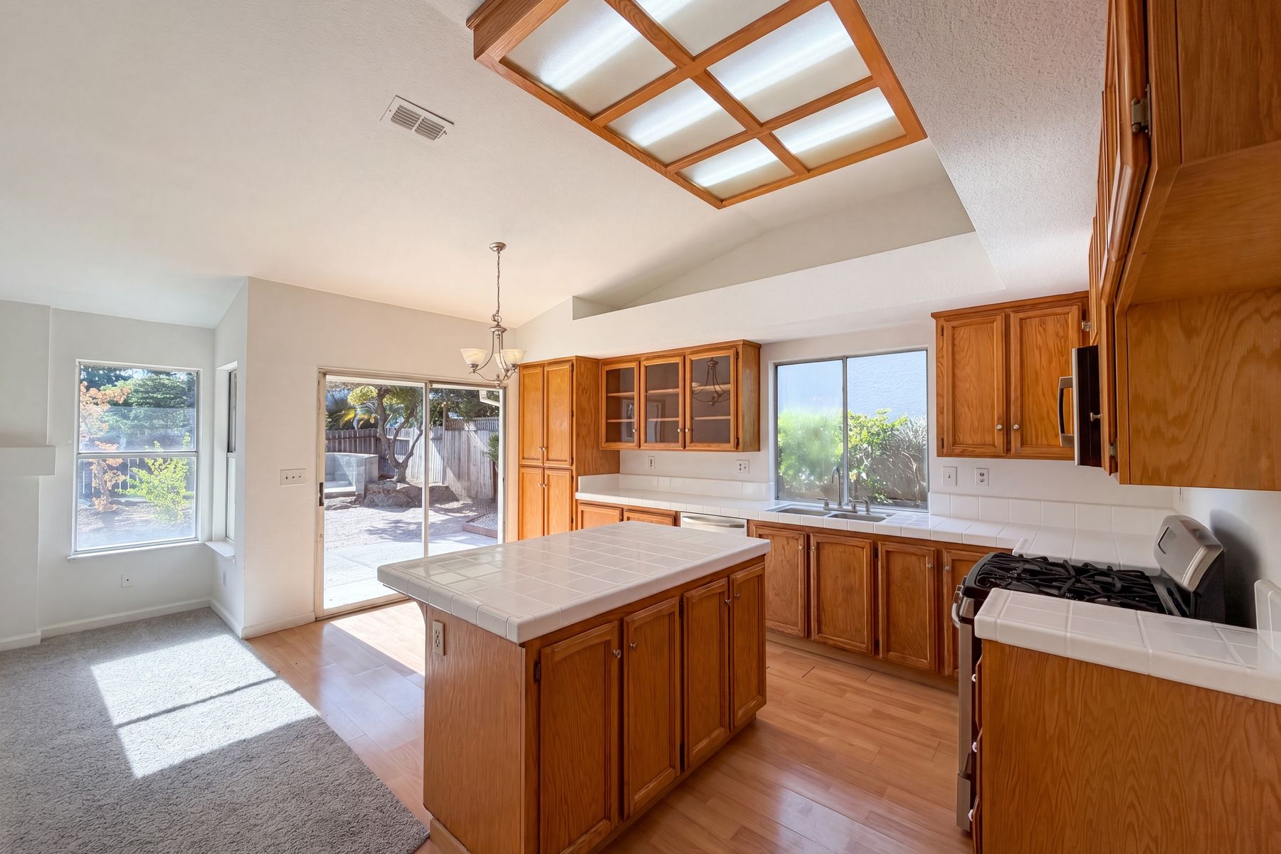 Photo 2 of 35 of 8027 Montevina Dr, Sacramento, CA
