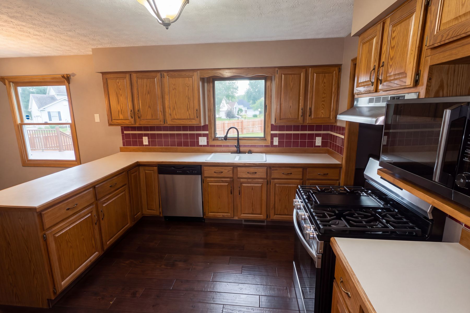 Photo 2 of 28 of 1100 Prescot Ave NW, Massillon, OH