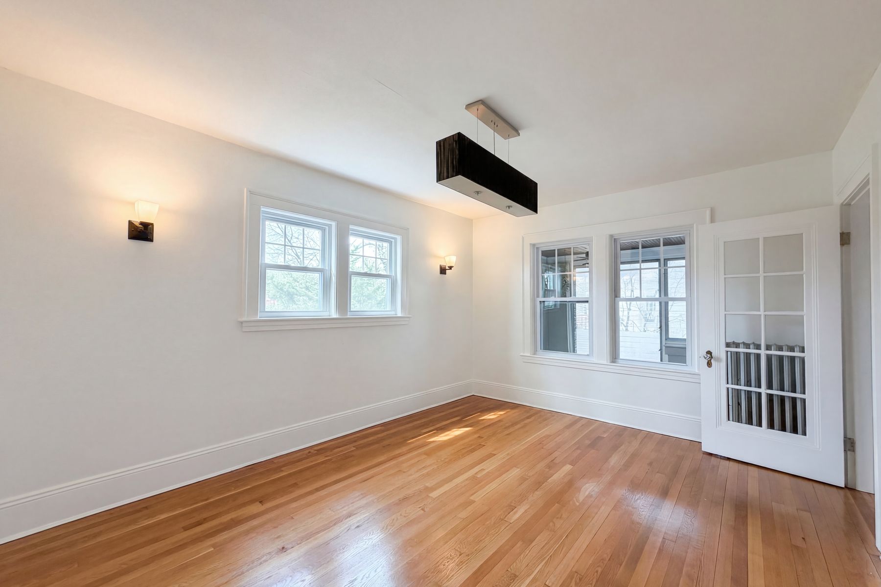 Property photo 3 of 10 Perrot St